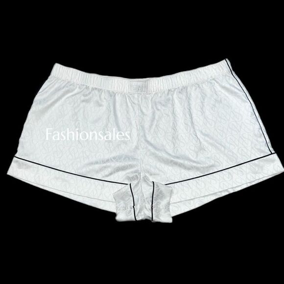 Victoria’s Secret Soft Satin allover VS pajama shorts Off white XXL - Picture 2 of 3